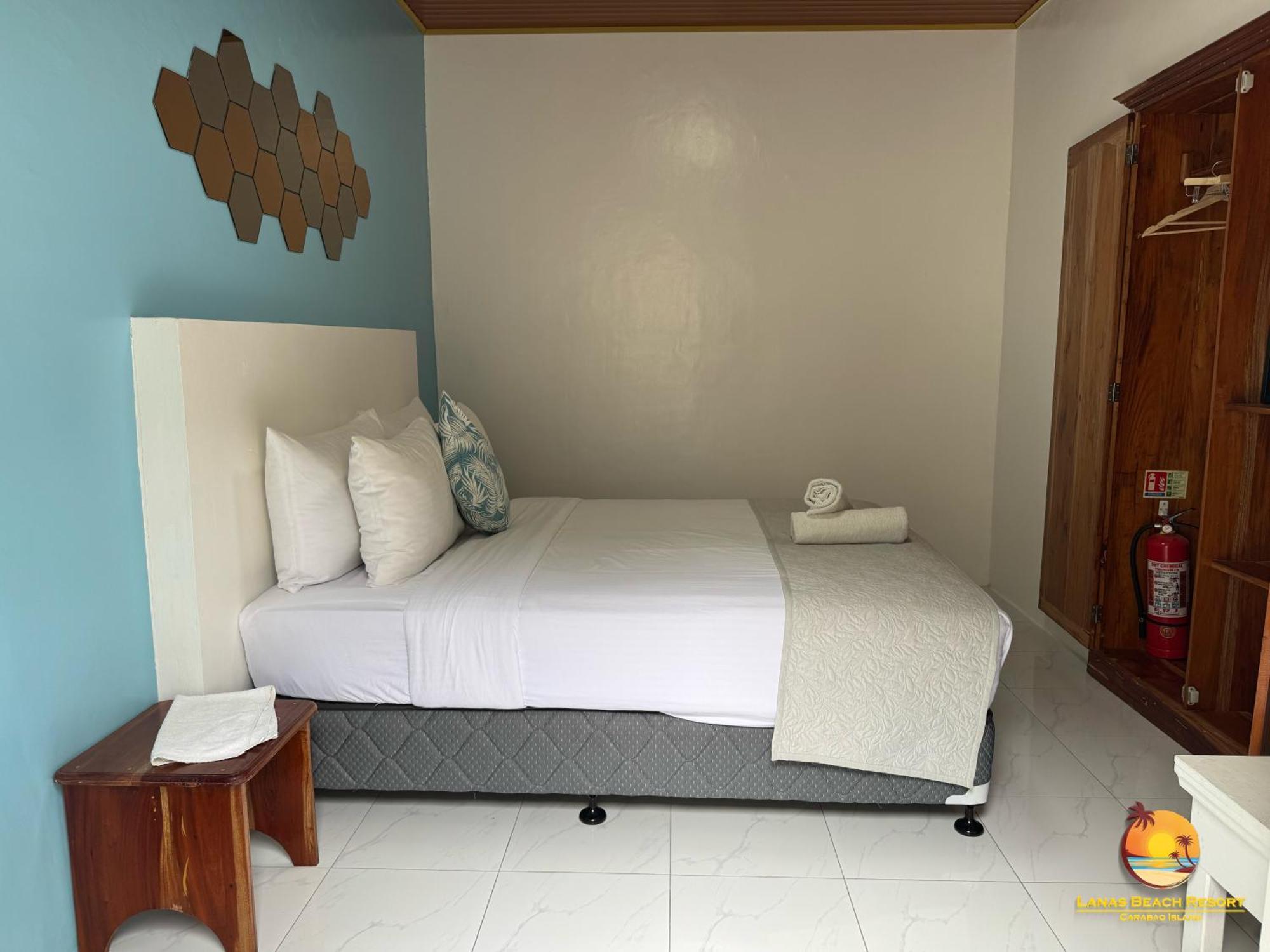 Lanas Beach Resort Carabao Island San Jose  Exterior photo
